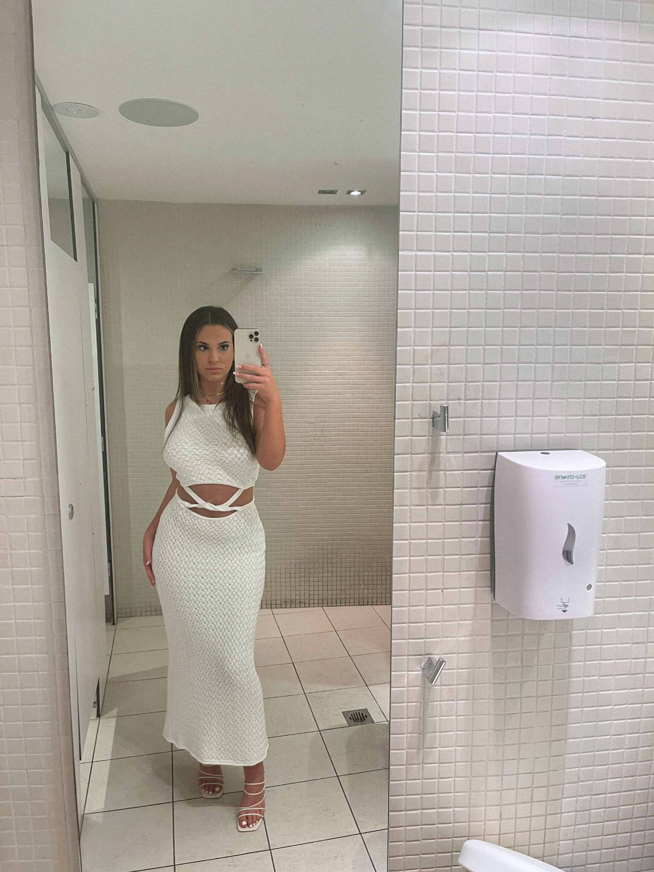 Rent a White Bec & Bridge