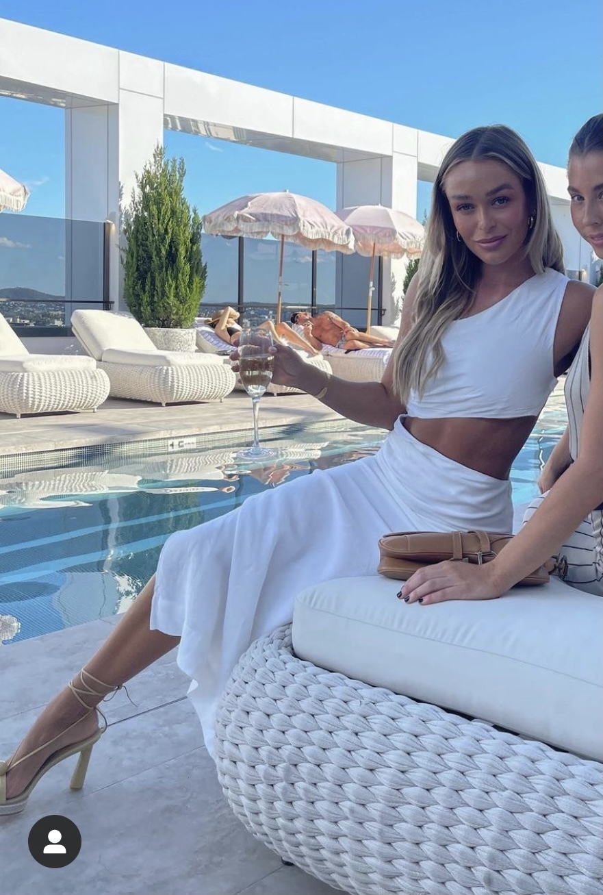 Sir The Label White to lend