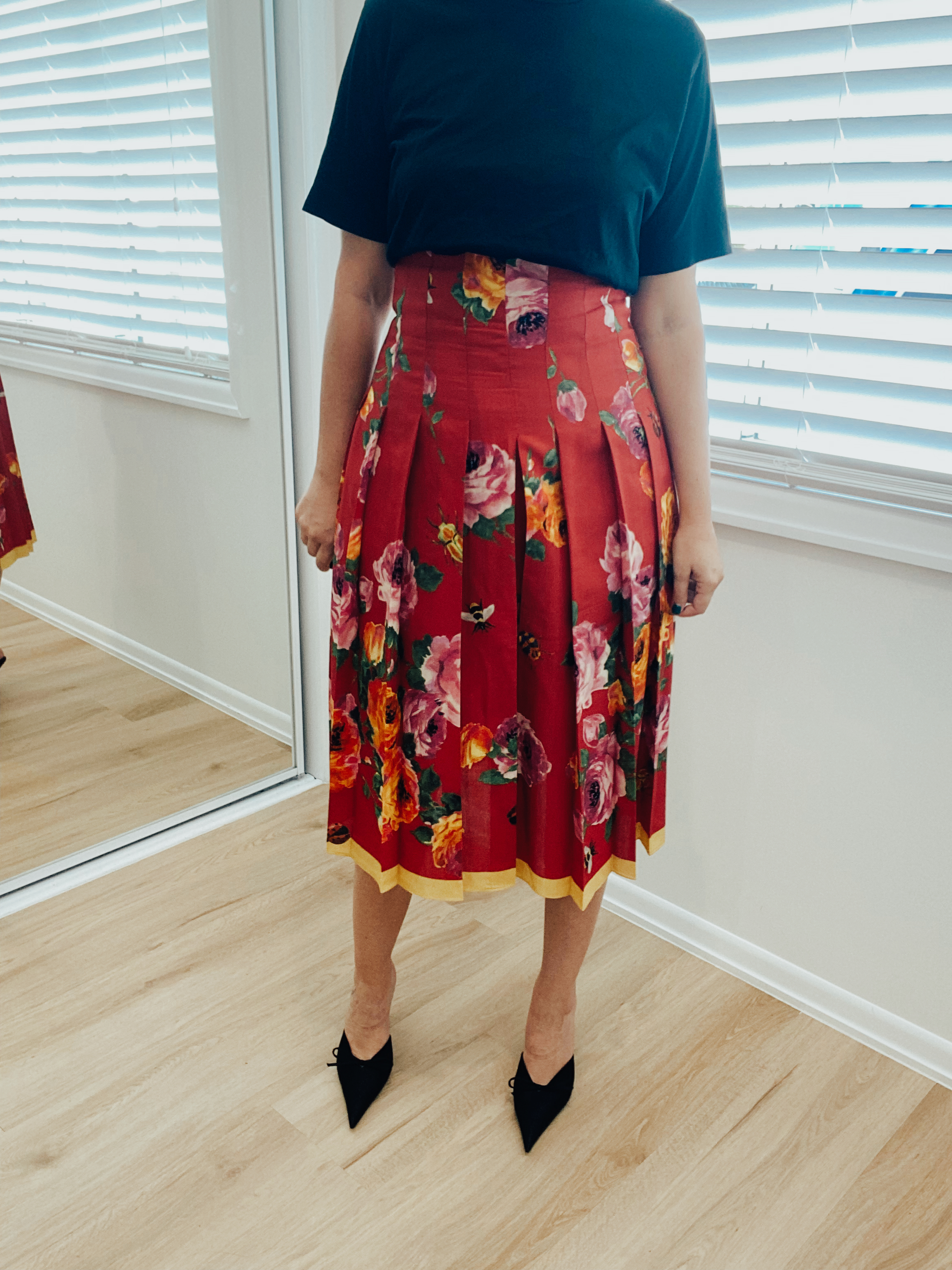 Designer rental Gucci Floral Pleated Skirt
