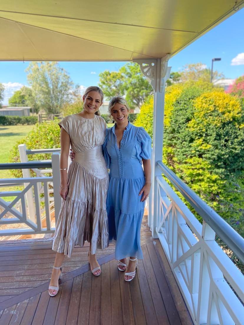 Designer rental Gold Aje