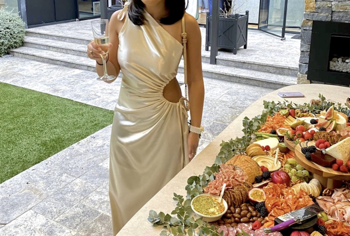 Hire a Gold Sonya Moda