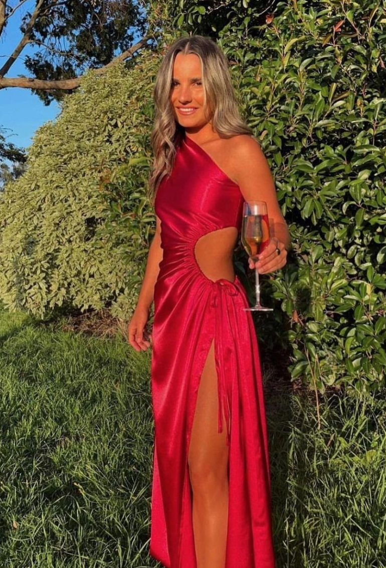 Designer rental Red Sonya Moda