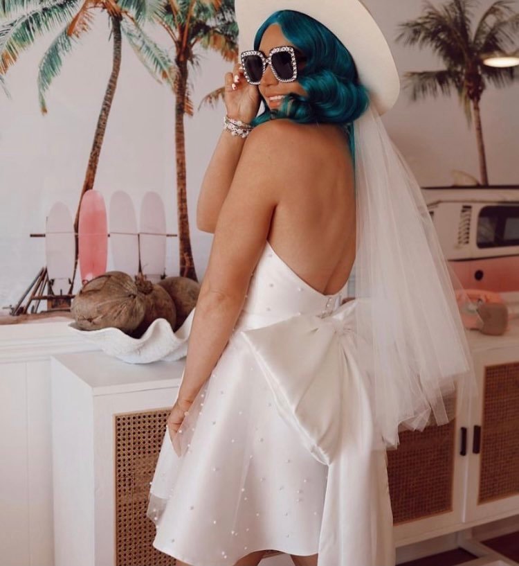 Couture Love Madness White rental