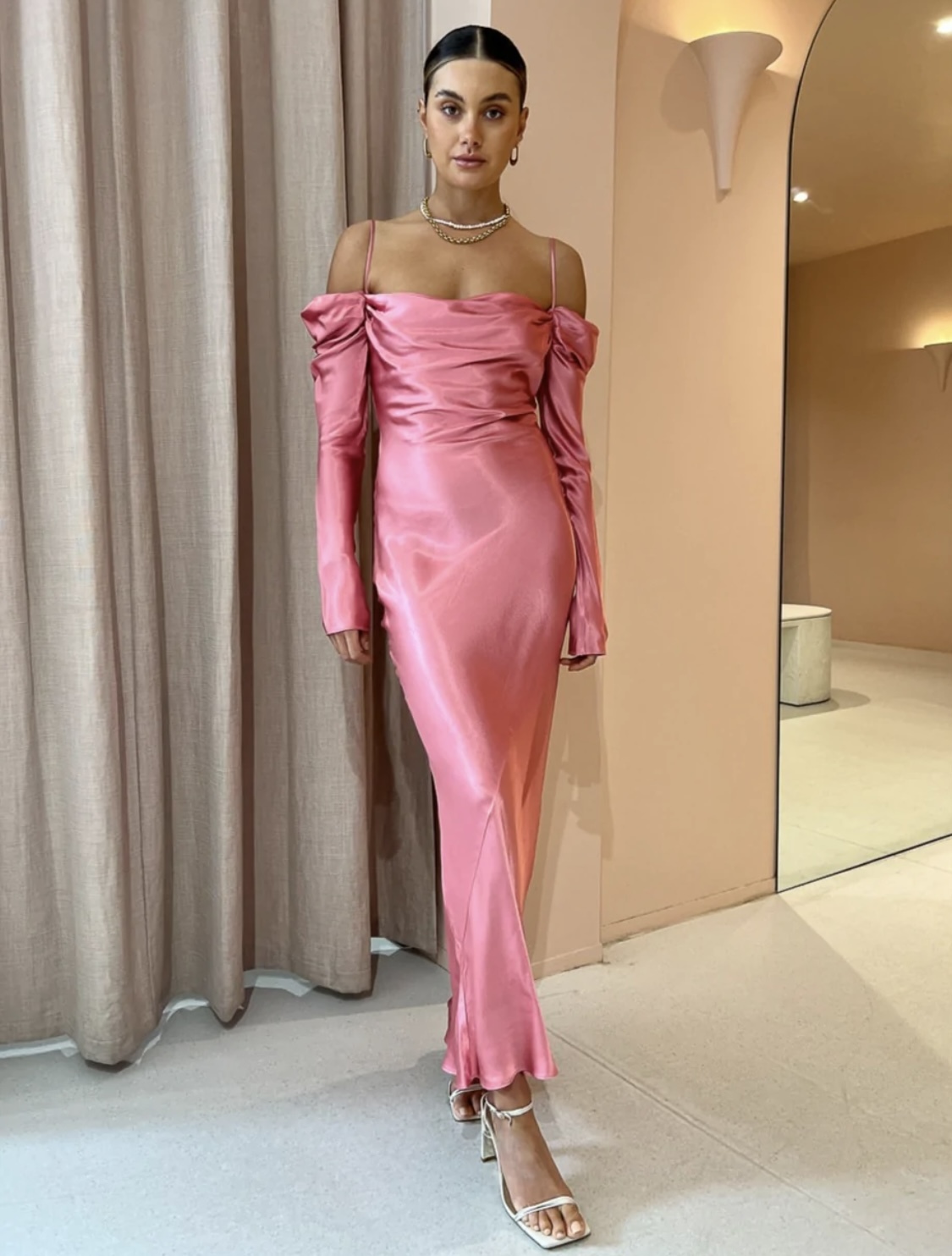 For rent a Issy Sereia Dress In Kiss