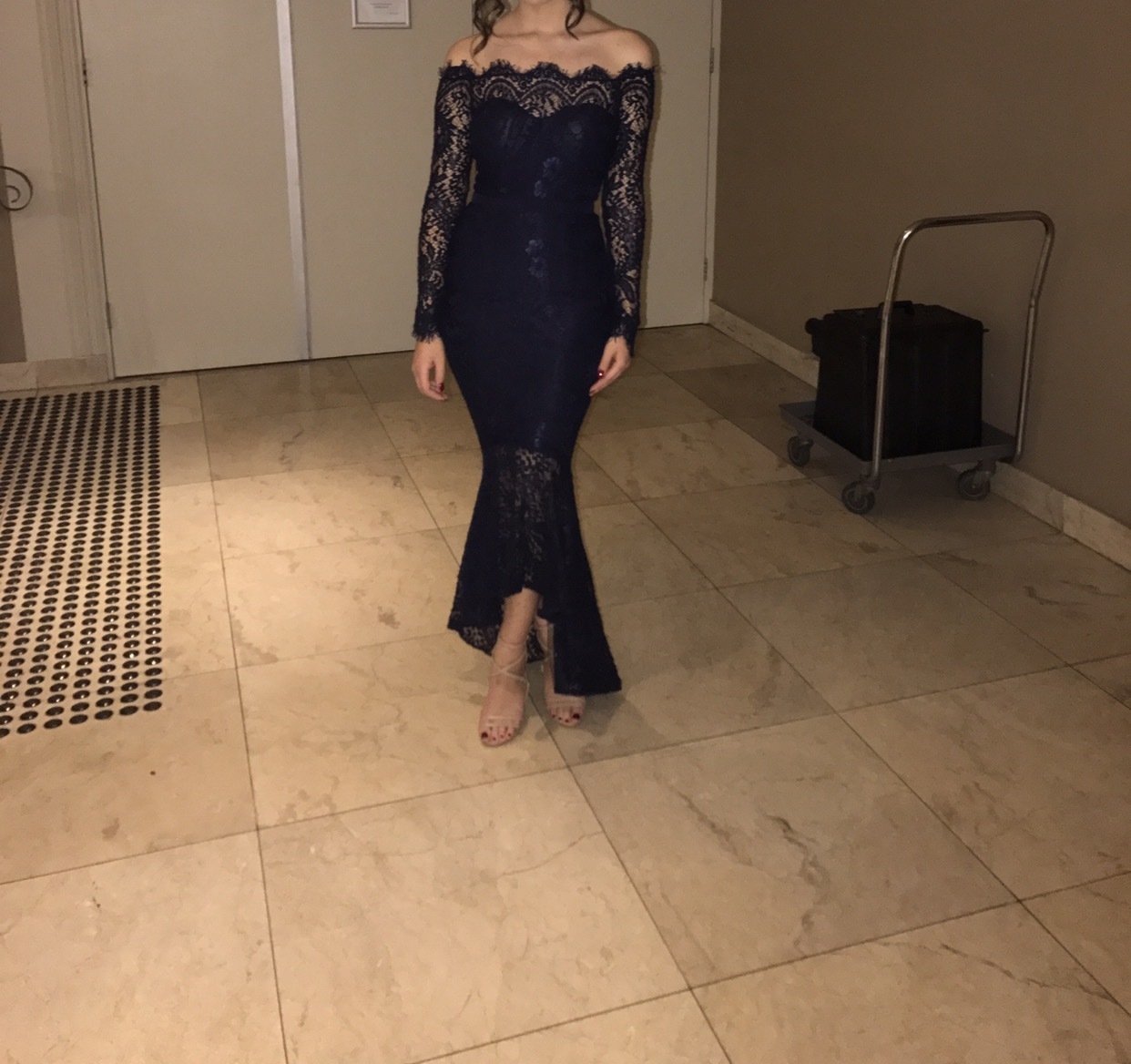 Loan a Navy Elle Zeitoune