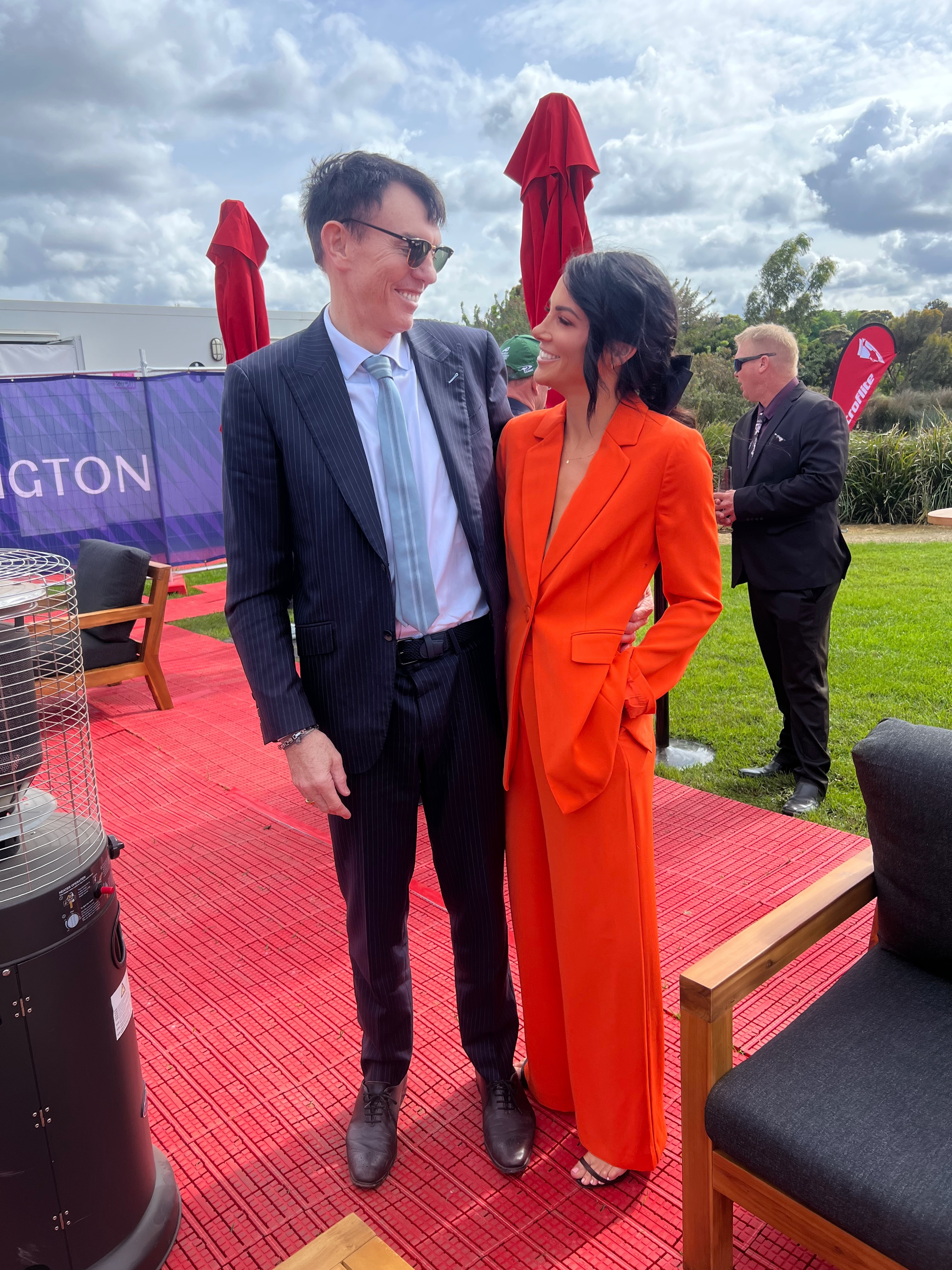 Loan a Orange Forever New