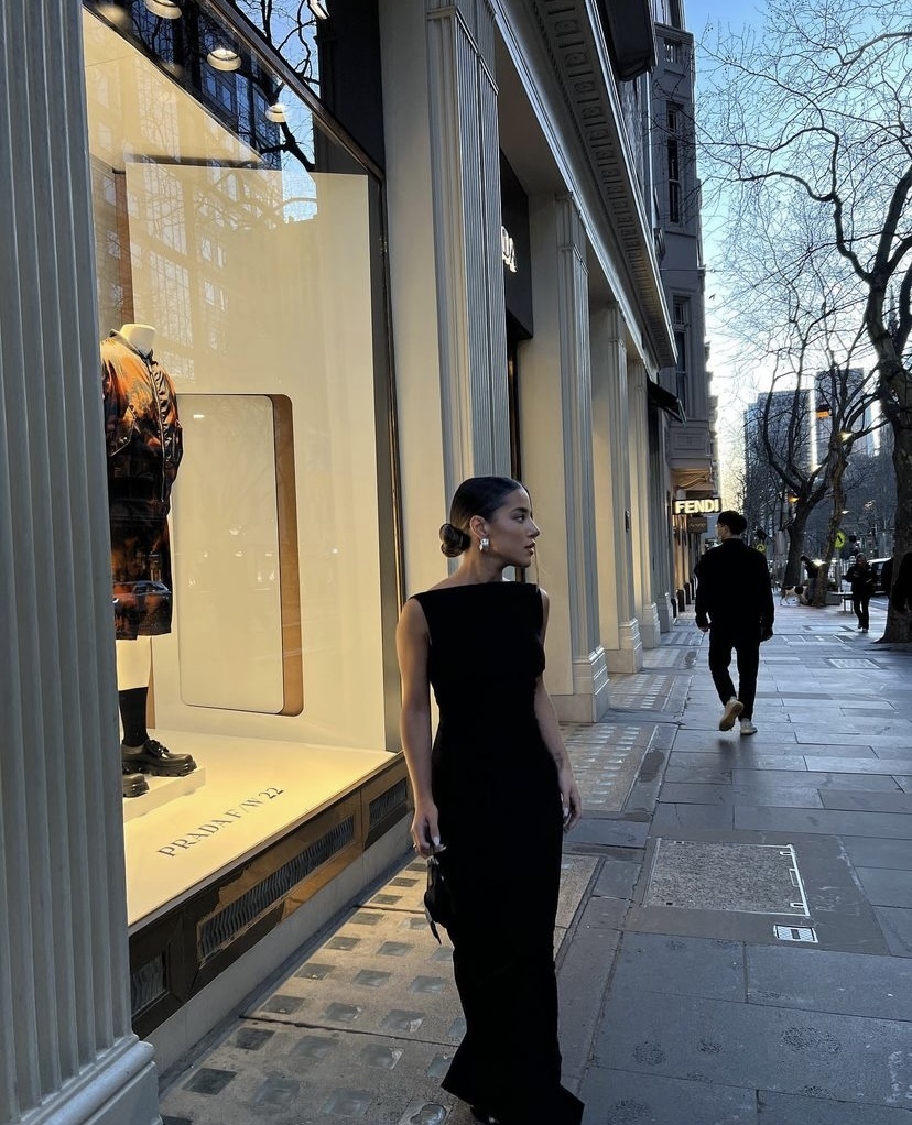 Loan a Black Effie Kats