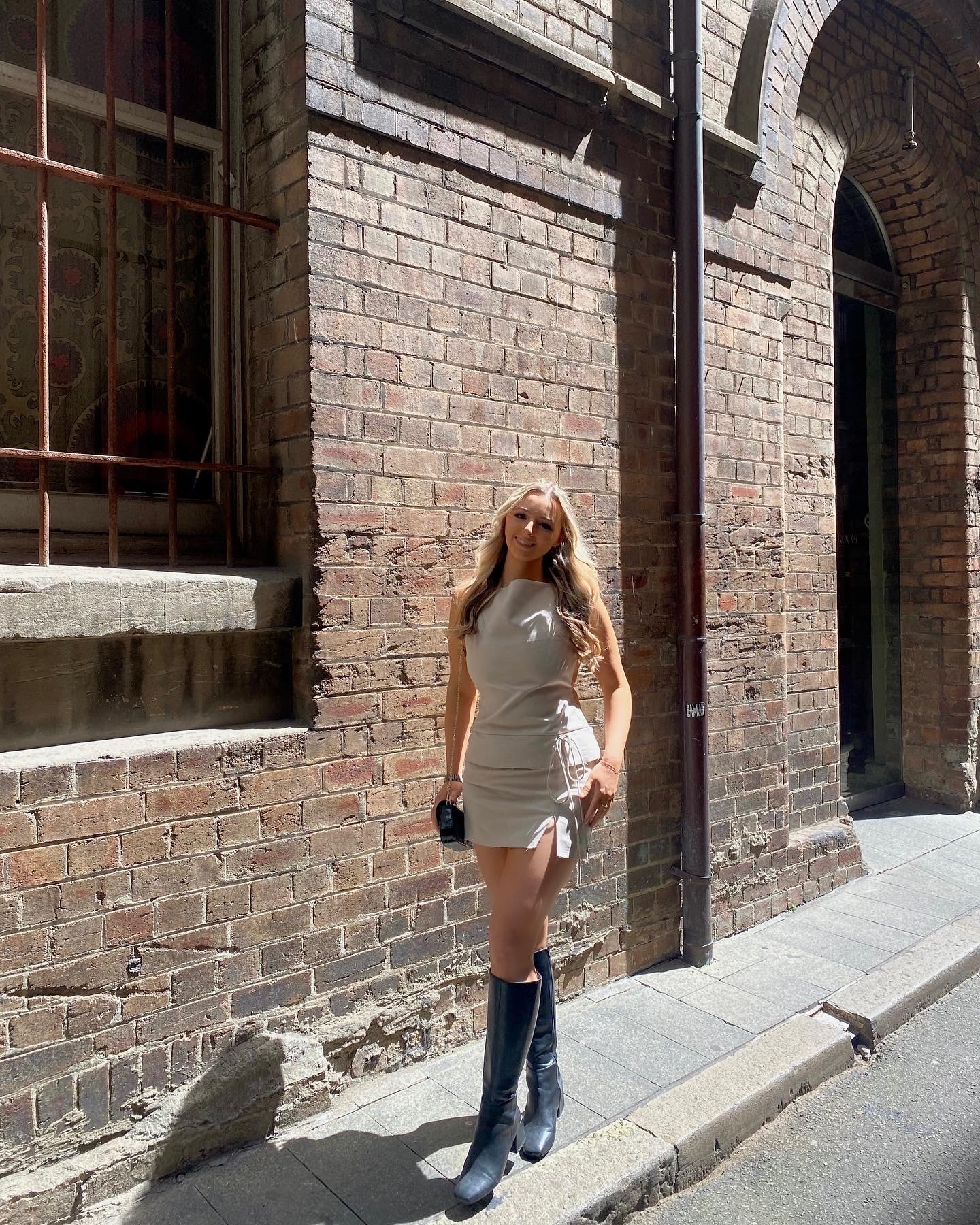 Bec & Bridge Beige rental