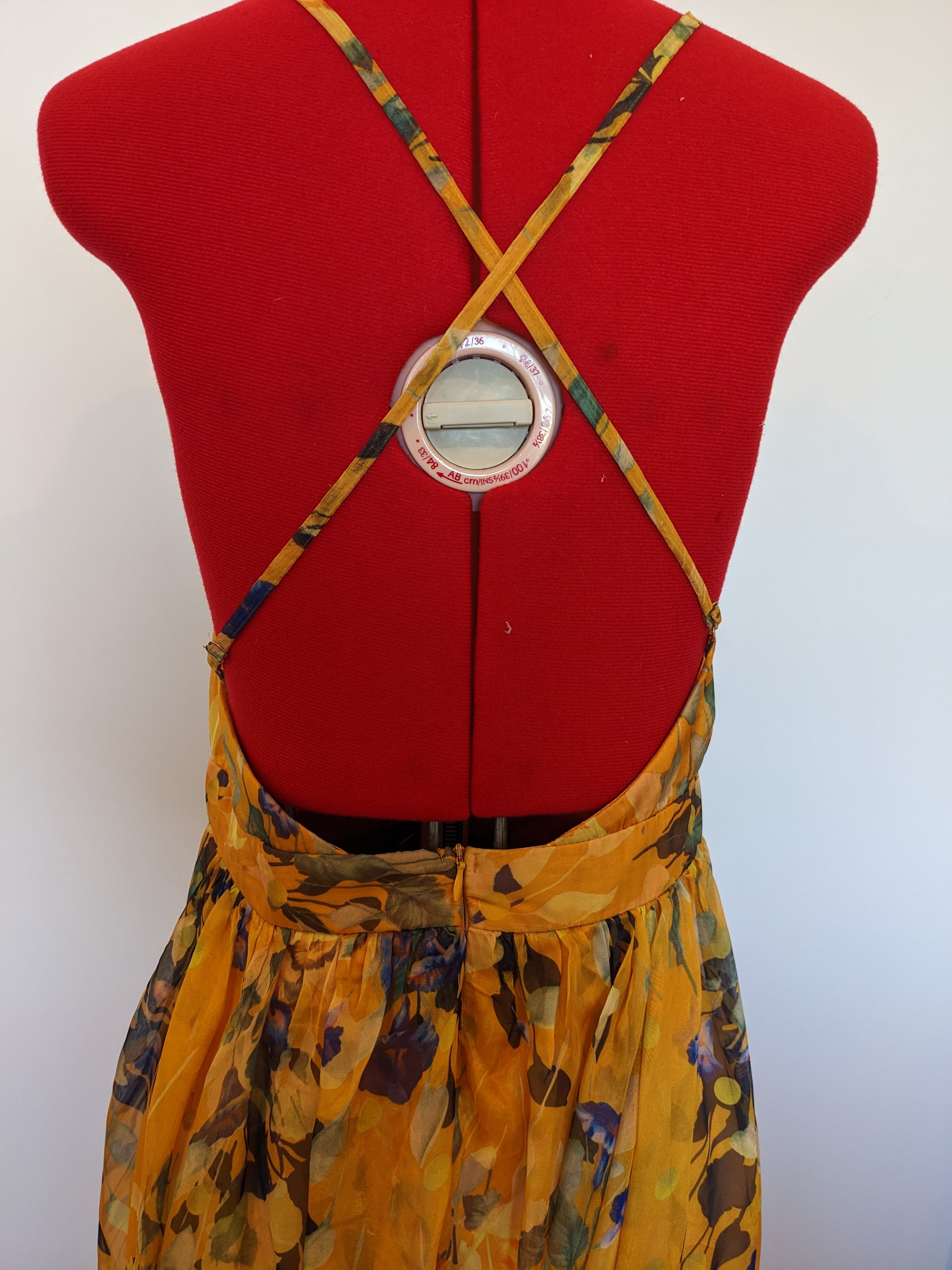 Luxxel Yellow to hire