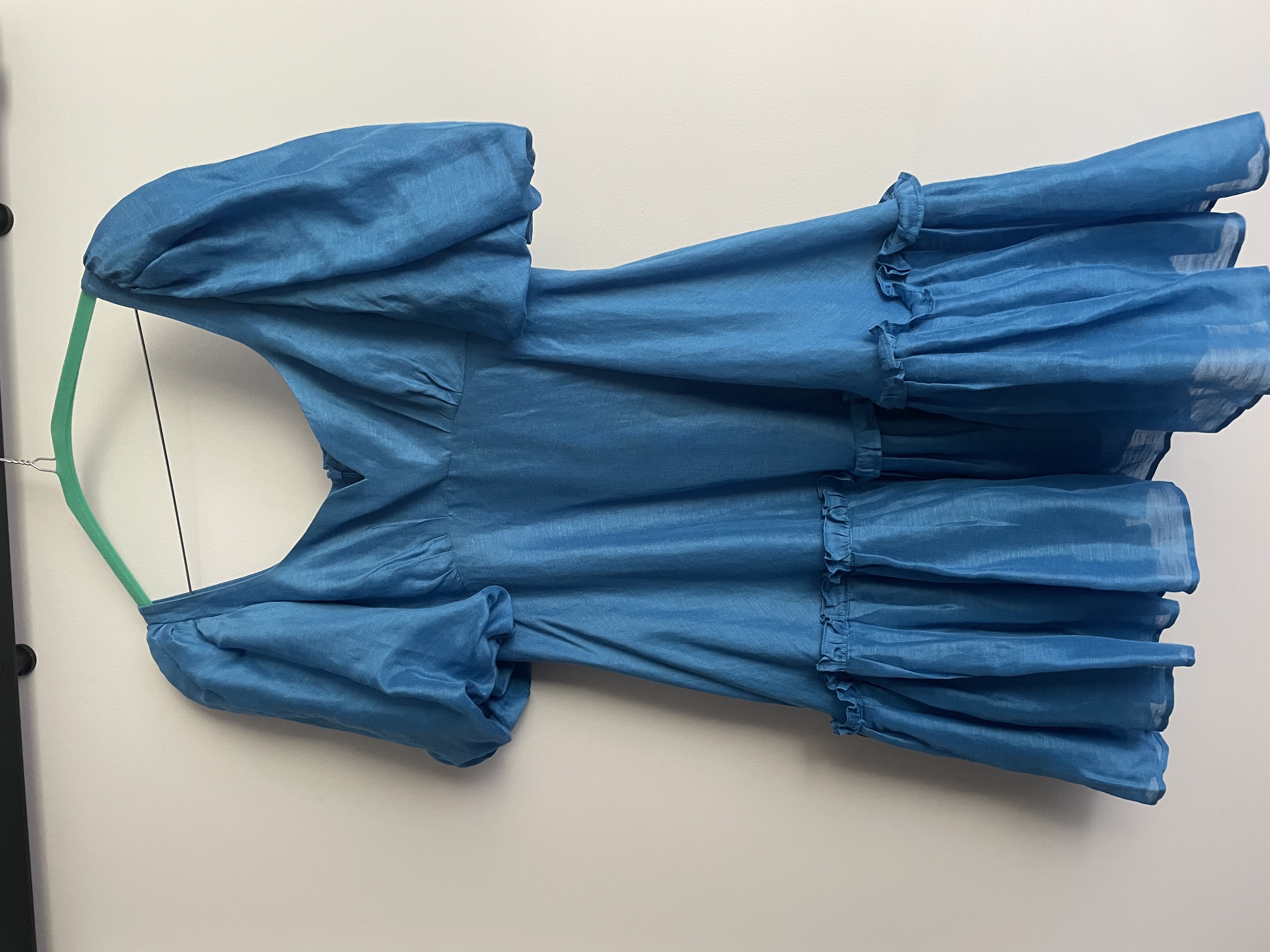 Leo Lin Blue for rent