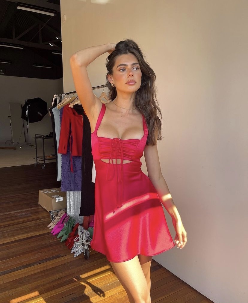 Designer rental Red Arcina Ori