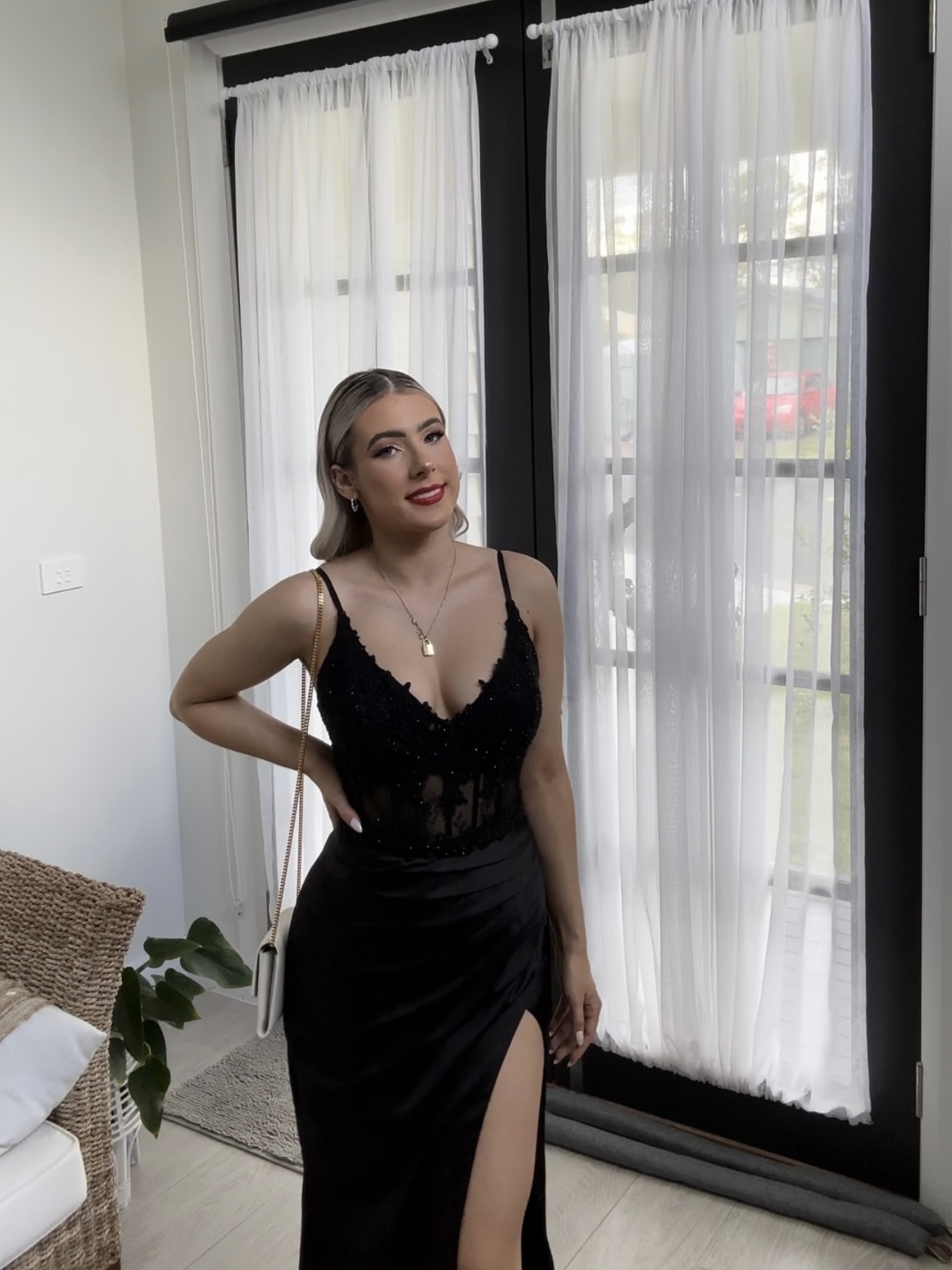 Borrow a Black Jadore