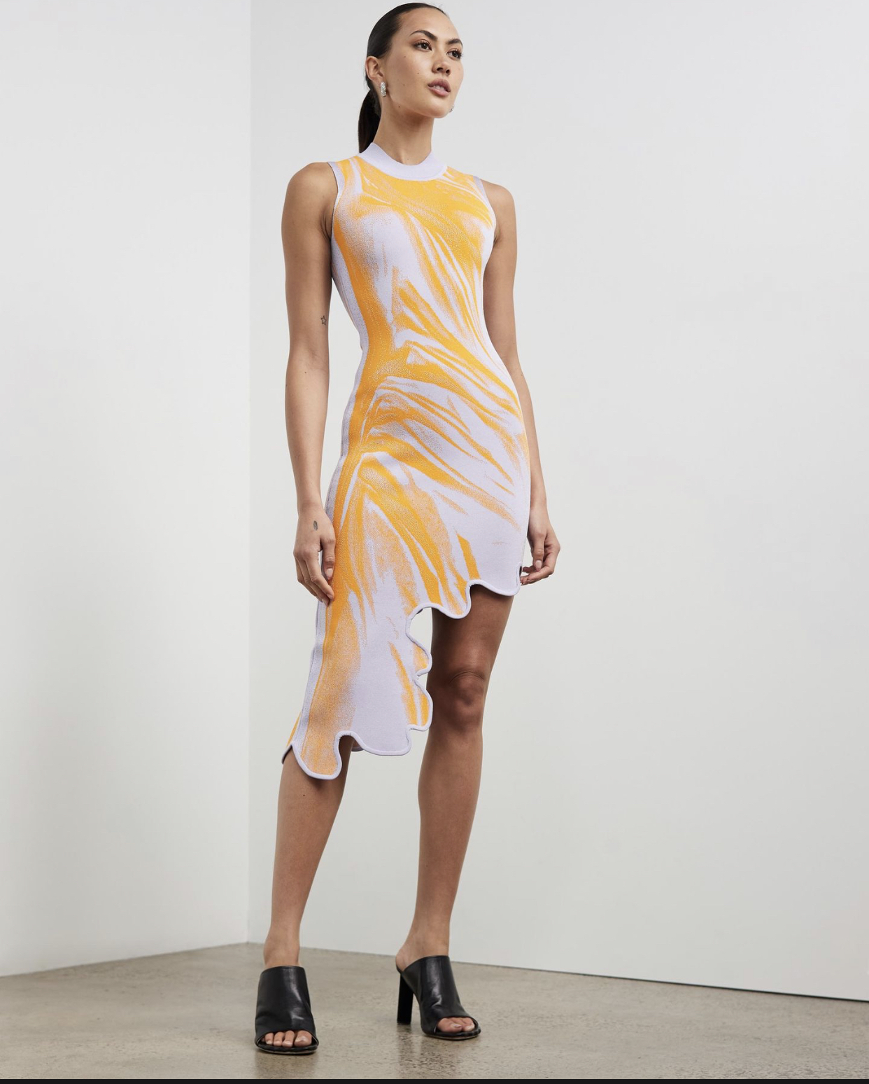 For rent a Ph5 Mia Signature Wavy Dress