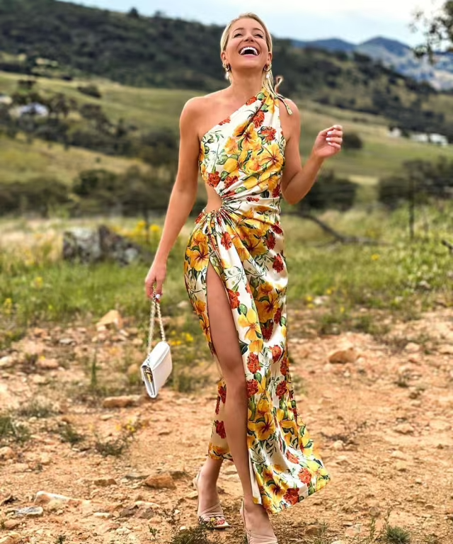 Hire a Sonya Moda Nour Yarden