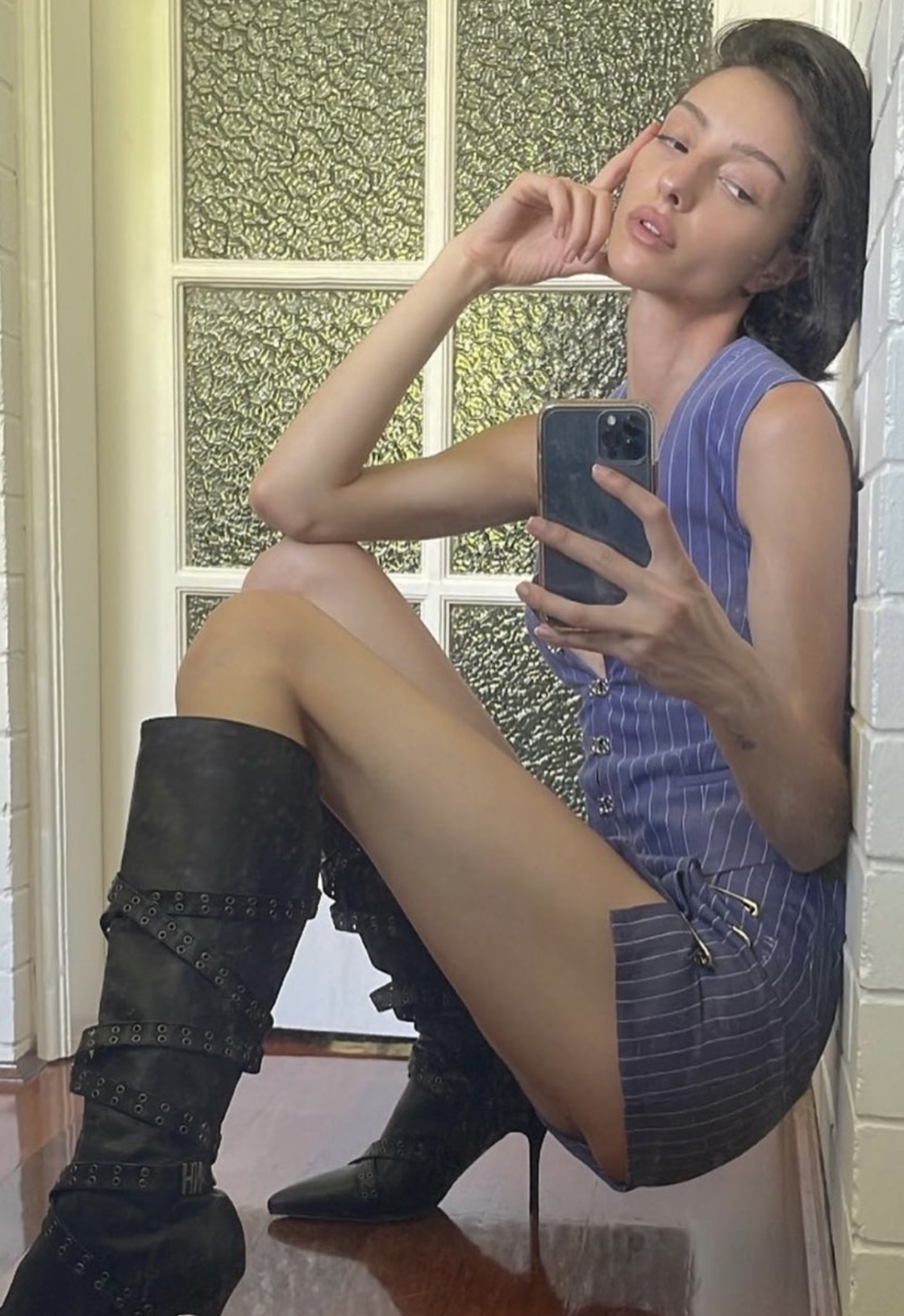 For rent a With Jean Pin Me Set