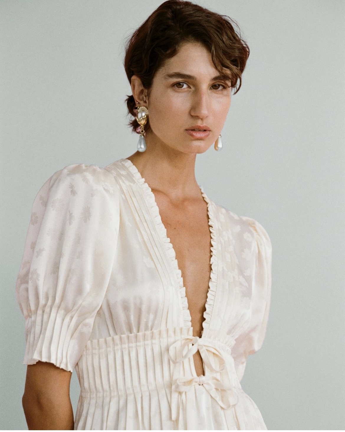 Lovaan Studios White to lend