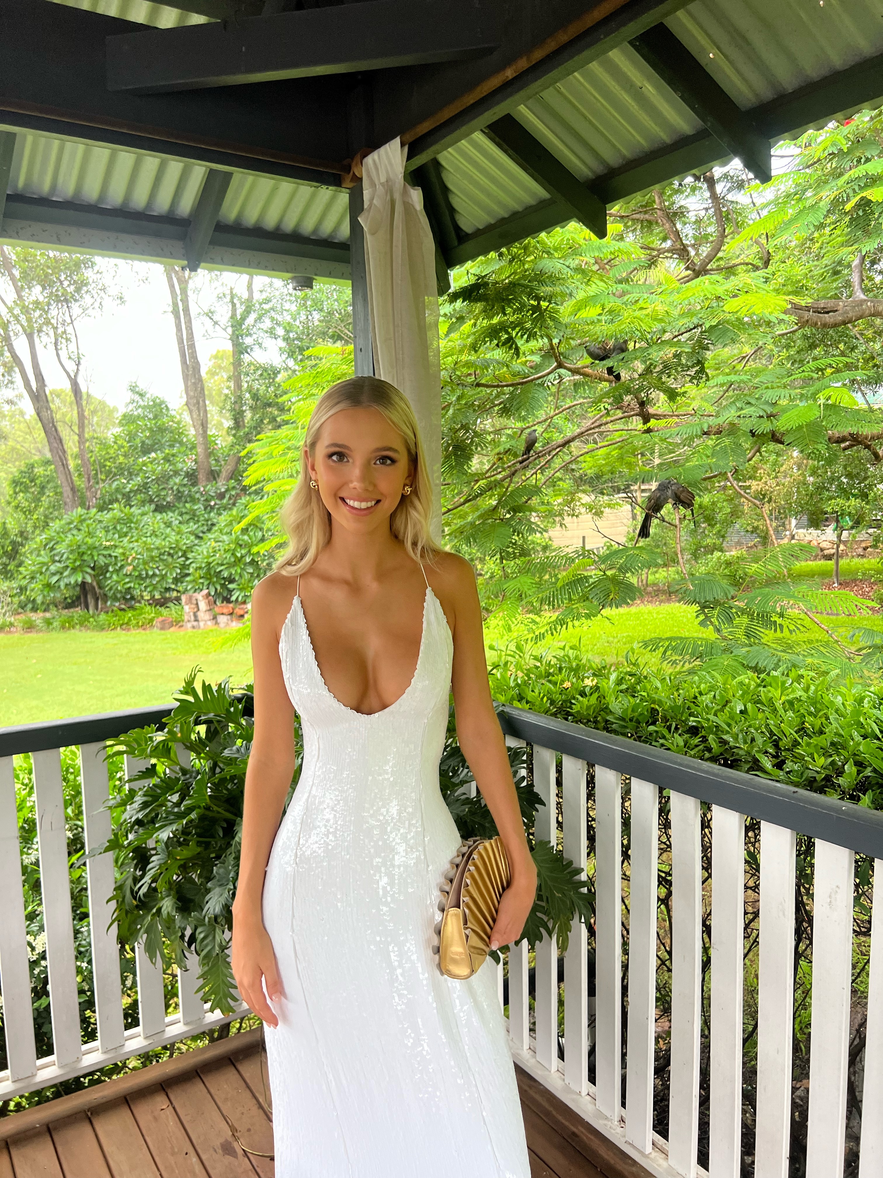 Borrow a White Khaite