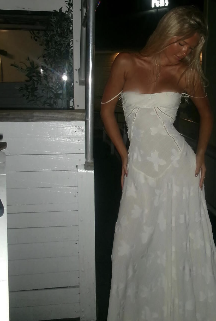 House Of Cb White for lend