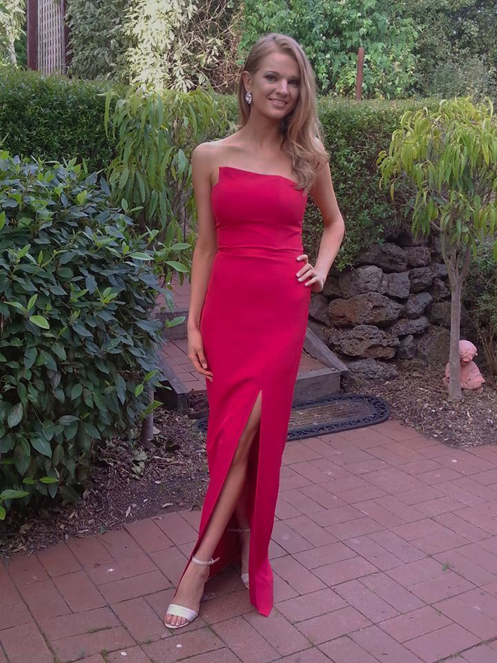 Elle Zeitoune Red for loan