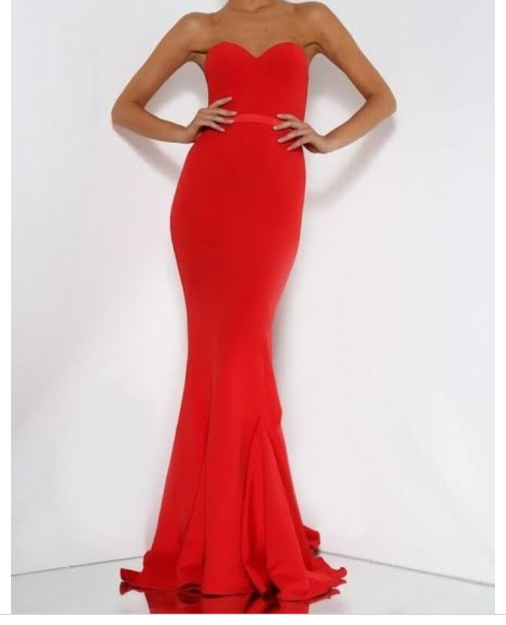 Elle Zeitoune Red to loan