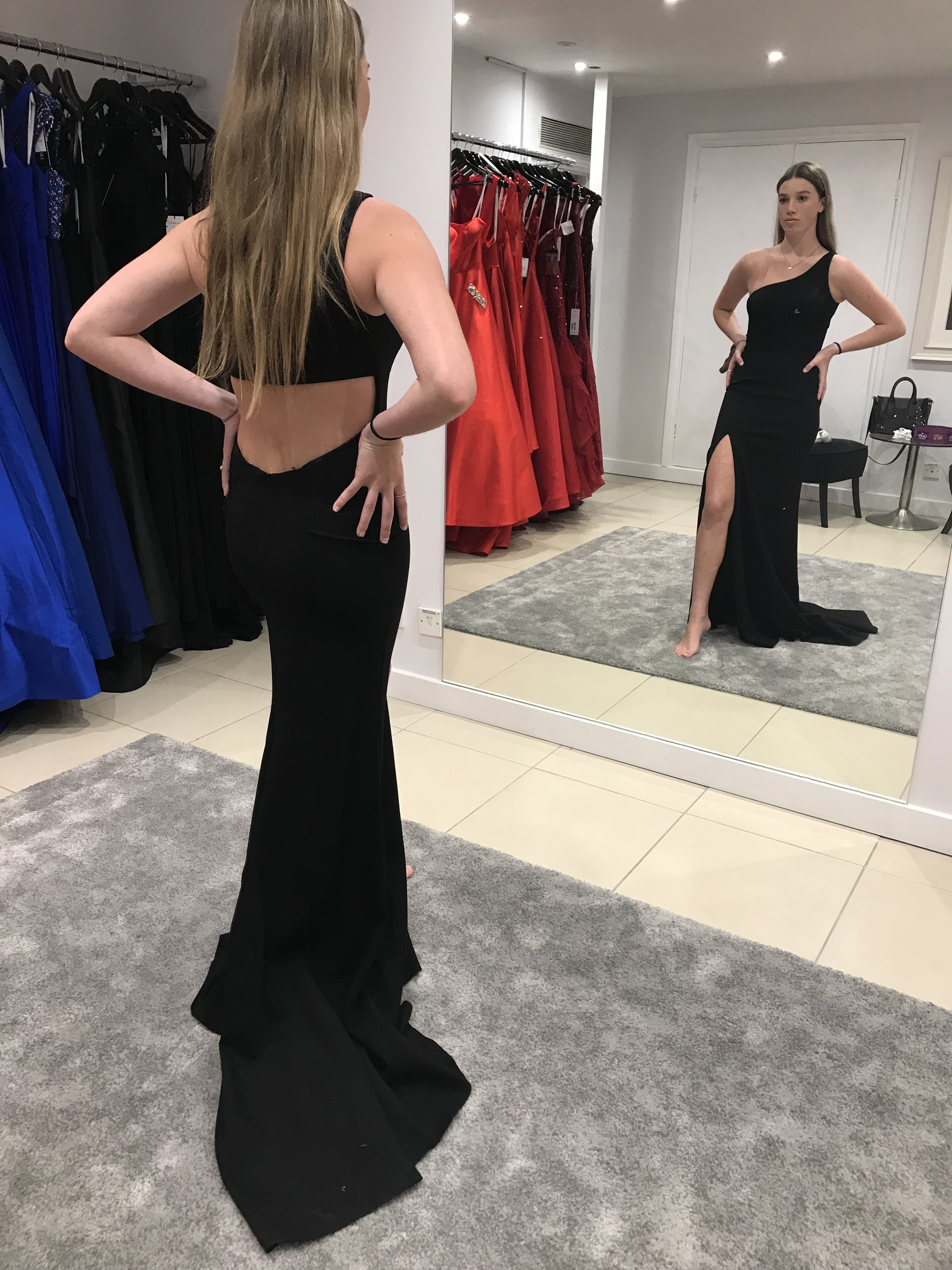 Sherri Hill Black to lend