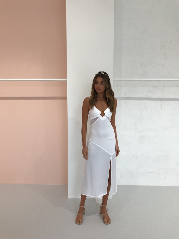 Vestire White rental