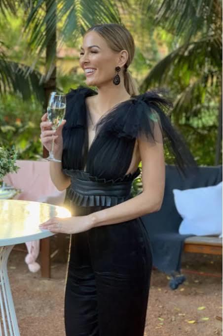 Eliya The Label Black to borrow